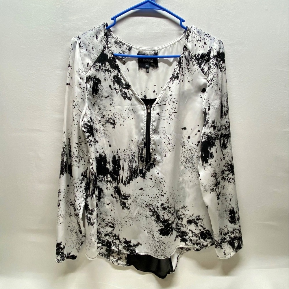 Buffalo David Bitton Blouse Women's M White Black Abstract Anne  LS 1/2 Zip Top